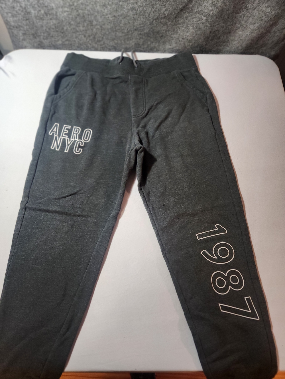Men's Aeropostale Sweatpant Joggers Size Medium Grey